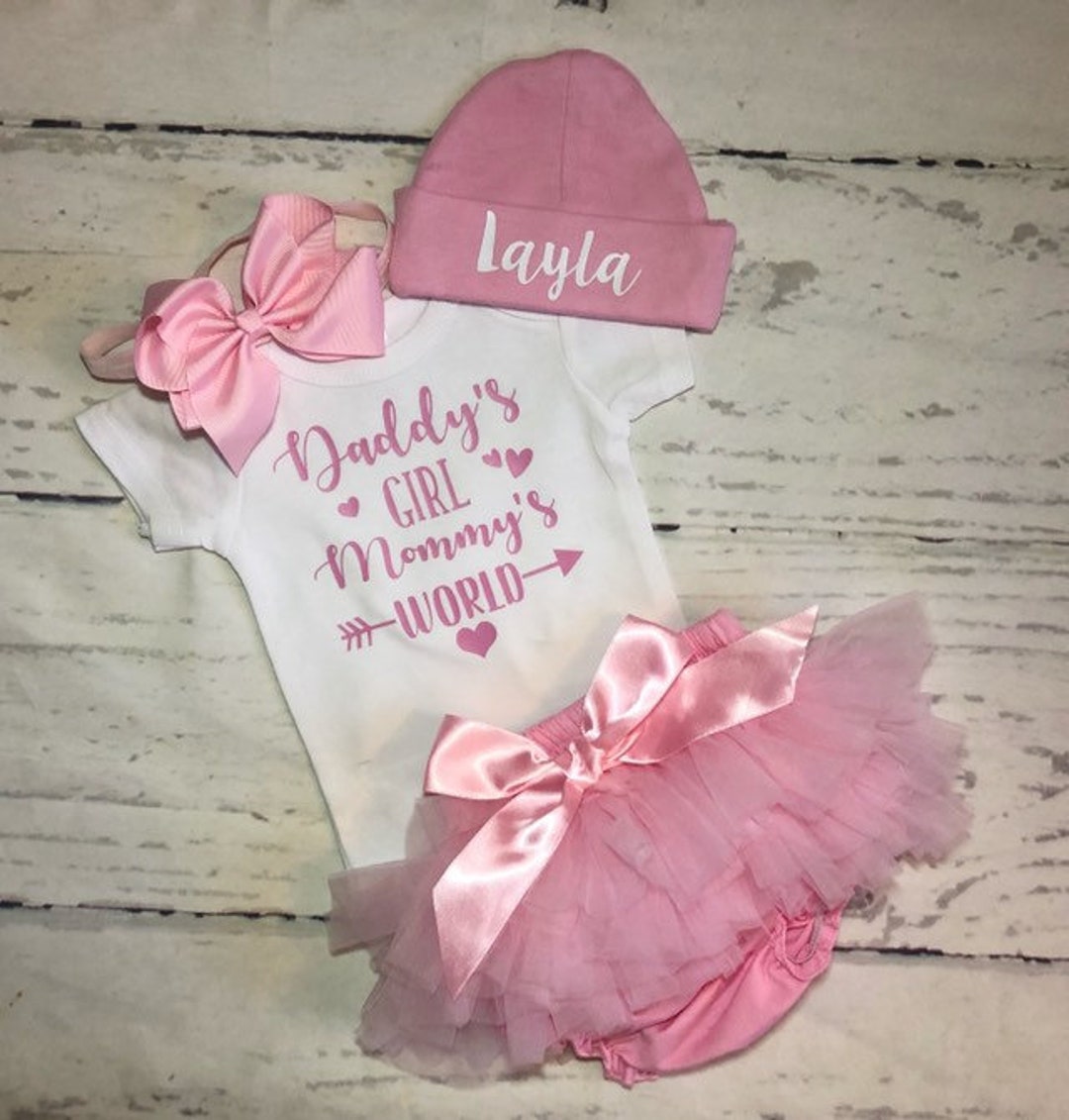 Daddy s Girl Mommy s World Baby Girl Outfit Custom Pink Newborn Coming Home Outfit Personalized Shower Gift Expecting Baby Girl Gift Etsy Canada