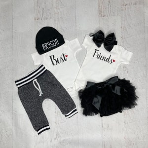 Boy Girl Twin babies outfits Best friends outfits, Twin baby gift, Twins matching newborn outfits, Twin shower, Baby besties coming home