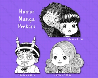 Könnte beinhalten: Drei Schwarzweißillustrationen von Horror-Manga-Charakteren. Der erste Charakter ist ein Mädchen mit langen schwarzen Haaren und einem gruseligen Lächeln. Der zweite Charakter ist ein Junge mit einem gruseligen Lächeln und Kerzen auf dem Kopf. Der dritte Charakter ist ein Mädchen mit langen Haaren und einem gruseligen Lächeln. Der Text "Horror Manga Peekers" befindet sich oben im Bild.