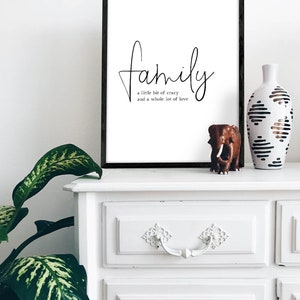 Arte de pared con cita familiar, Little Bit Crazy Whole Lot of Love, decoración de pared familiar, arte de pared imprimible para decoración de habitación familiar, arte de pared para sala de estar imagen 2