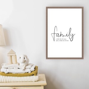 Arte de pared con cita familiar, Little Bit Crazy Whole Lot of Love, decoración de pared familiar, arte de pared imprimible para decoración de habitación familiar, arte de pared para sala de estar imagen 9