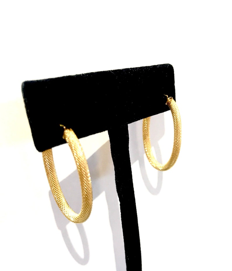 14kt Yellow Gold Textured 31mm-18mm Oval Hoop Earring with White Gold Latch Closure Modern Design Free Shipping Valentine/'s gift