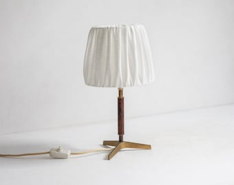 Vereinigte Werkstätten München Tripod table lamp made of brass, teak and linen, Germany 1950s
