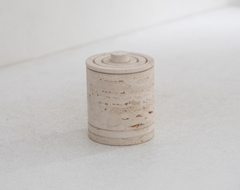 Fratelli Mannelli lidded box made of travertine, Italy 1970s