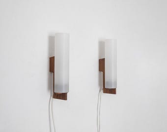A pair (2) of luxury Vittsjö wall lights, model 719, made of teak and plexiglass by Uno & Östen Kristiansson, Sweden, 1960s