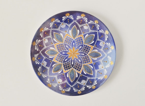 BLUE HAND PAINTED DECORATIVE 8/'/' PLATE