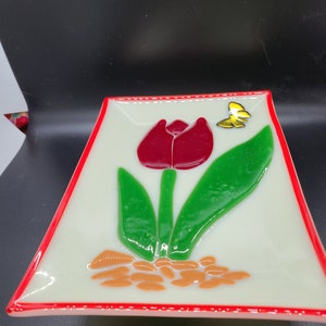 Small Plate Red Tulip, Handmade, Home decor, Kitchen Ornament, Glass Serving Plate,  Charcuterie board, Cheese board, Floral Design Plate