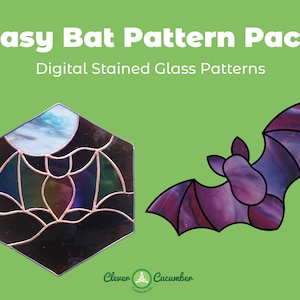 Könnte beinhalten: Digitale Bleiglasmuster für eine Fledermaus und eine Fledermaus, die vor einem Vollmond fliegt. Die Muster sind in einem dunklen Lila-, Blau- und Grünton gehalten. Der Text "Easy Bat Pattern Pack" befindet sich oben im Bild.