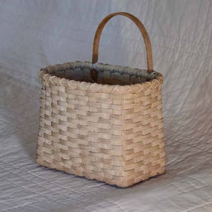 Lg. Mail/Door Basket