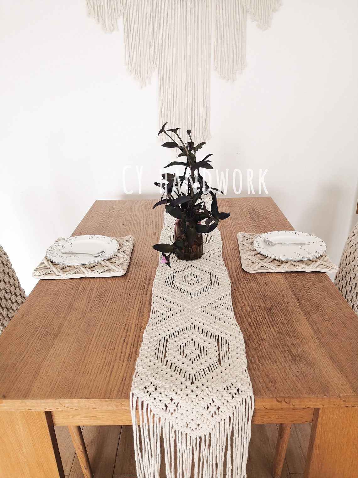 Produktbild von Makramee Tischläufer Boho Mit Quasten – Beige, 180x30 Cm, Waschbar, Für Esstisch & Hochzeitsdeko