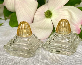 @ Vintage Amber Glass Salt & Pepper Shakers Silver Plastic Top