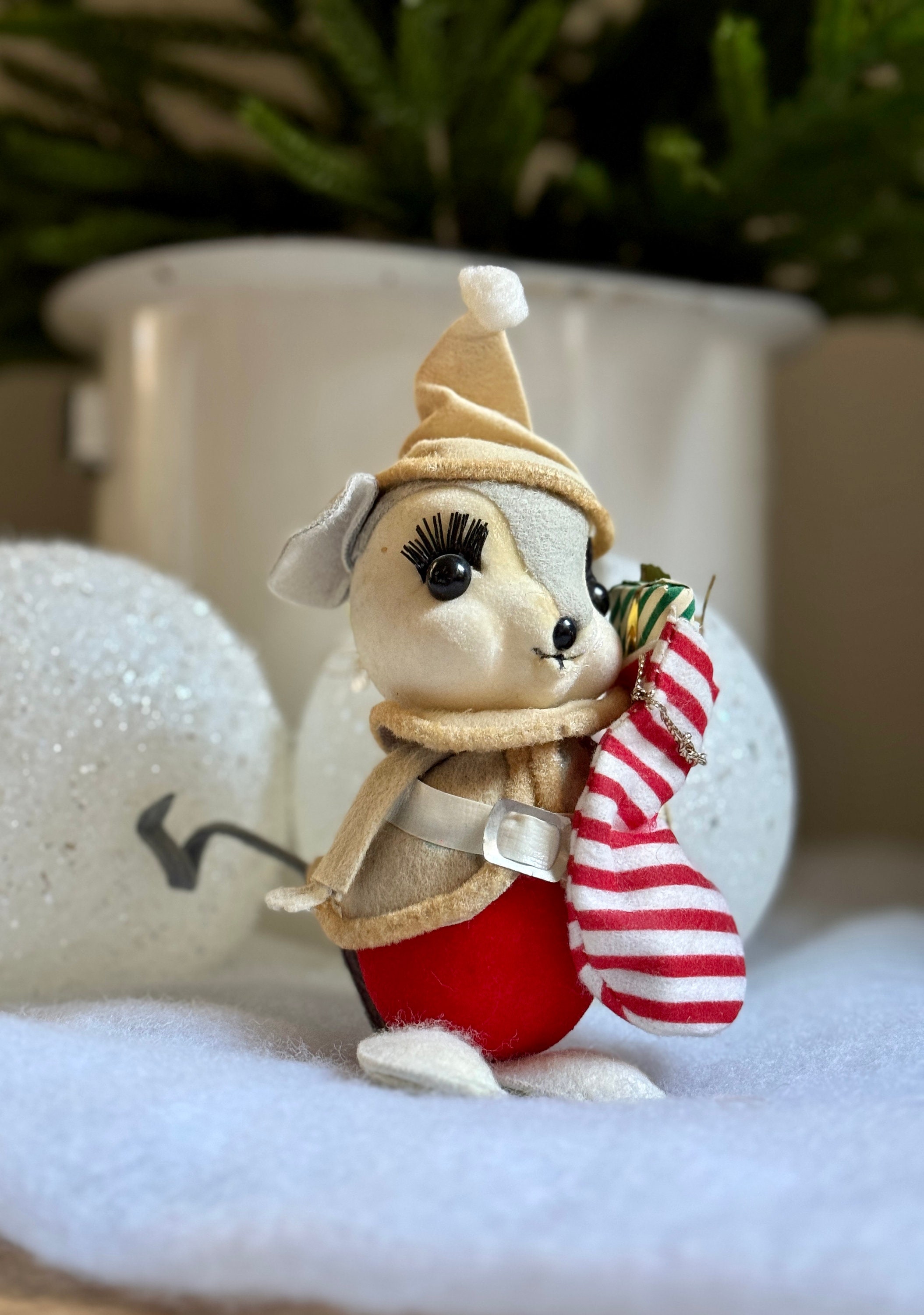 Angel Figurine Mouse With Wings Christmas Decoration Needle -   Felt  animals, Felt christmas ornaments, Homemade christmas ornaments diy