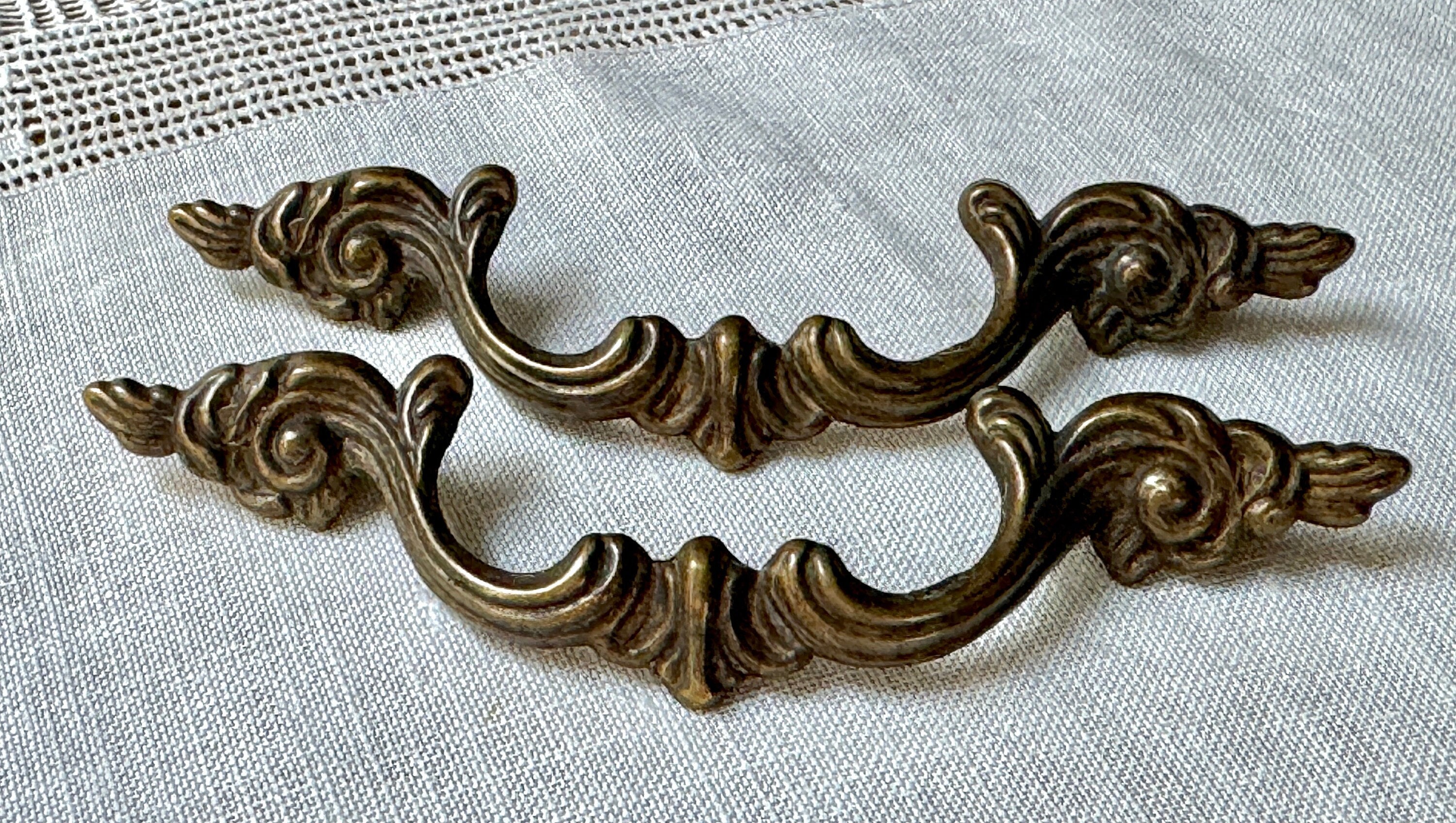 Antique Small Acanthus Leaf Drawer Pulls Aged Brass French Provincial Set Of 2 Hardware