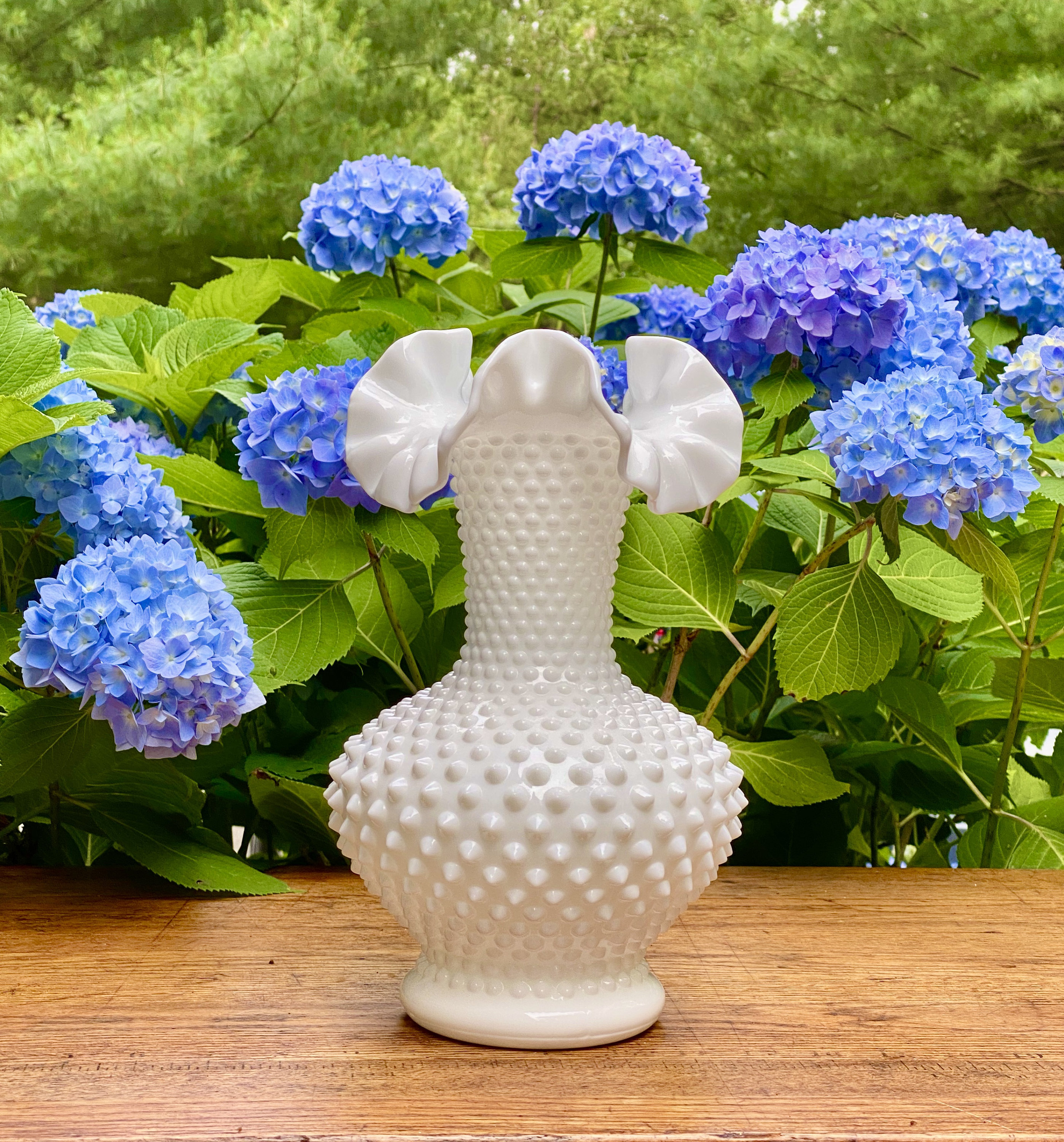 VINTAGE　LARGE FENTON HOBNEIL FLOW VASE Fenton Hobnail Milk Glass Large Vase Double Crimped Ruffled