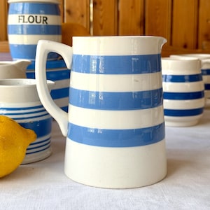 Jarra de cerámica Carrigaline con bandas azules y blancas, estilo vintage, República de Irlanda, Cork.