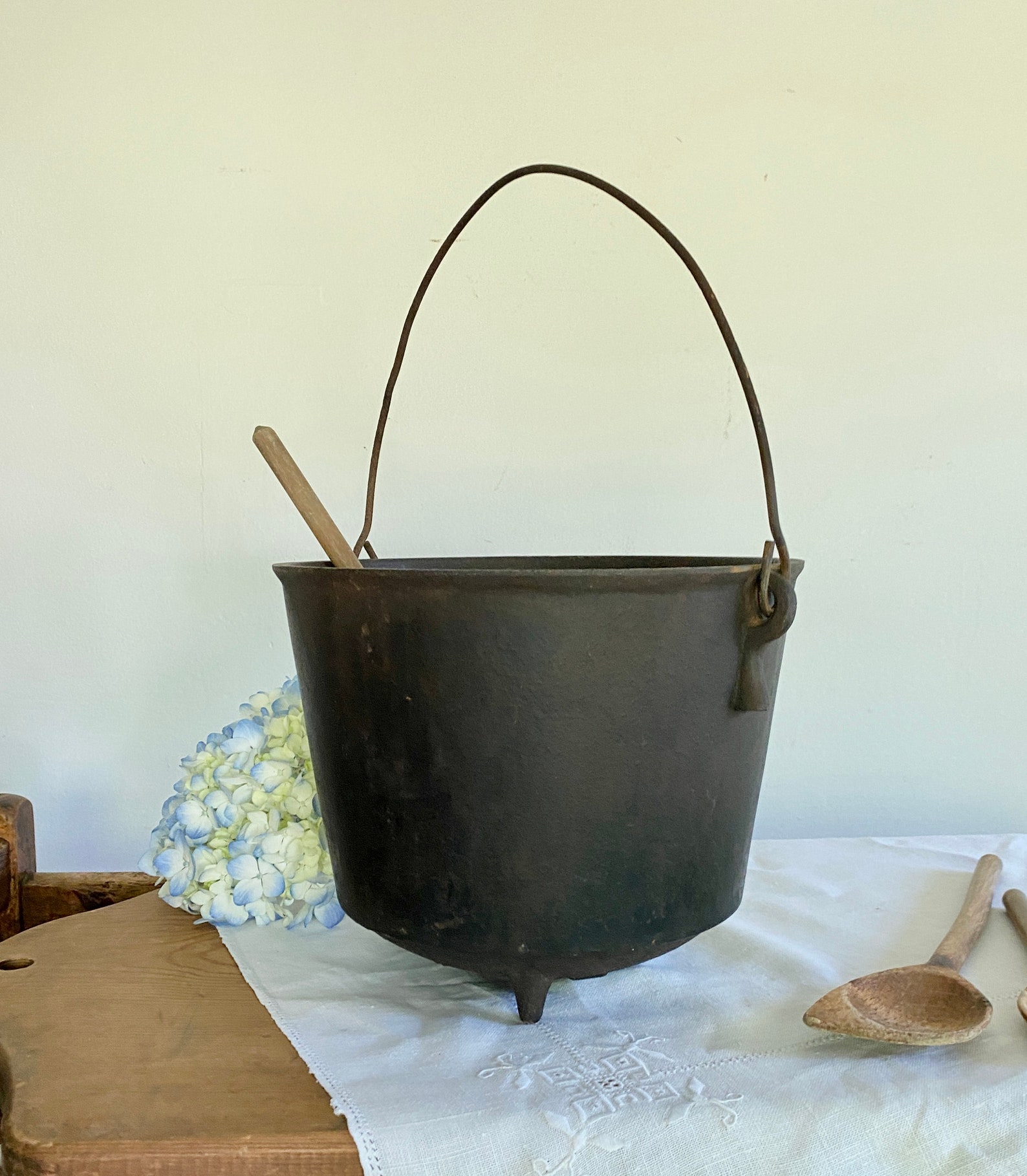 Antique Black Cast Iron Cauldron With Handle 3 Toed Primitive Etsy
