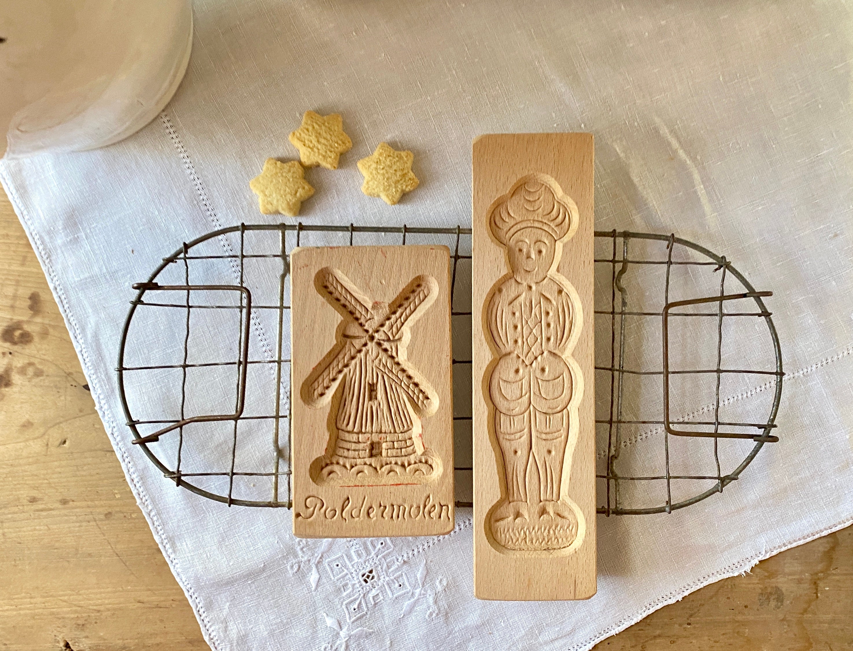 Cookie Mold Shortbread Mold Wooden Biscuit Cutter Cookie Mold Cutter  Gingerbread Biscuit Shortbread Mold(Squirrel)