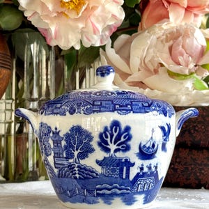 Antique Blue Willow Allertons Covered Sugar Jar Made In Staffordshire, England 1930&#39;s