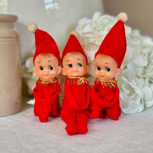 Trigêmeos de Elfos Vintage: Enfeites de Natal Pixie com Abraçadeiras de Joelho - Fabricado no Japão