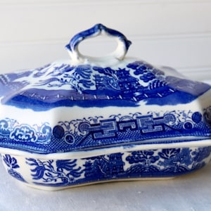 Blue Willow Allertons Rectangular Covered Vegetable Bowl Made In Stafforsdhire, England 1930&#39;s
