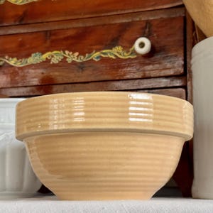 Vintage Farmhouse Mixing Beige Peach Prep Bowl Stoneware Beehive Ribbed Primitive Kitchen
