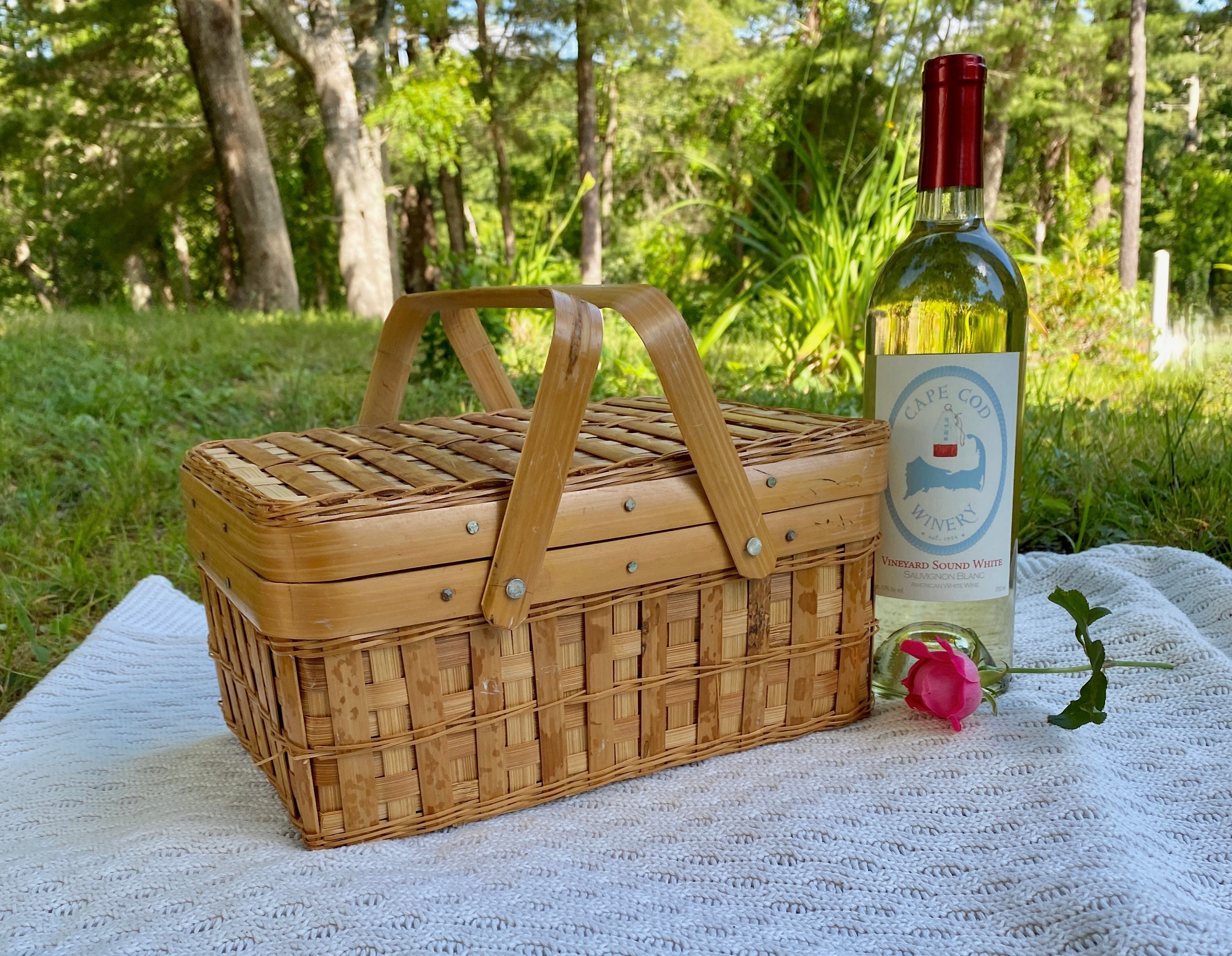 wine bottle picnic basket