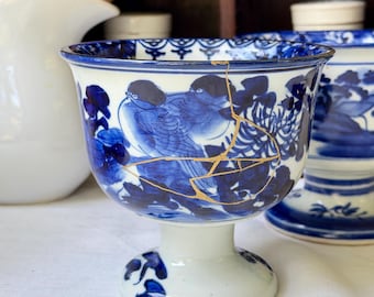 Antique Late Meiji Period Gold Repaired Japanese Traditional HAISEN Porcelain Pedestal Bowl Sake Cup Rinser