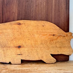 Antique Wood Pig Bread Board Handmade Primitive Farmhouse Kitchen Decor Hole For Hanging