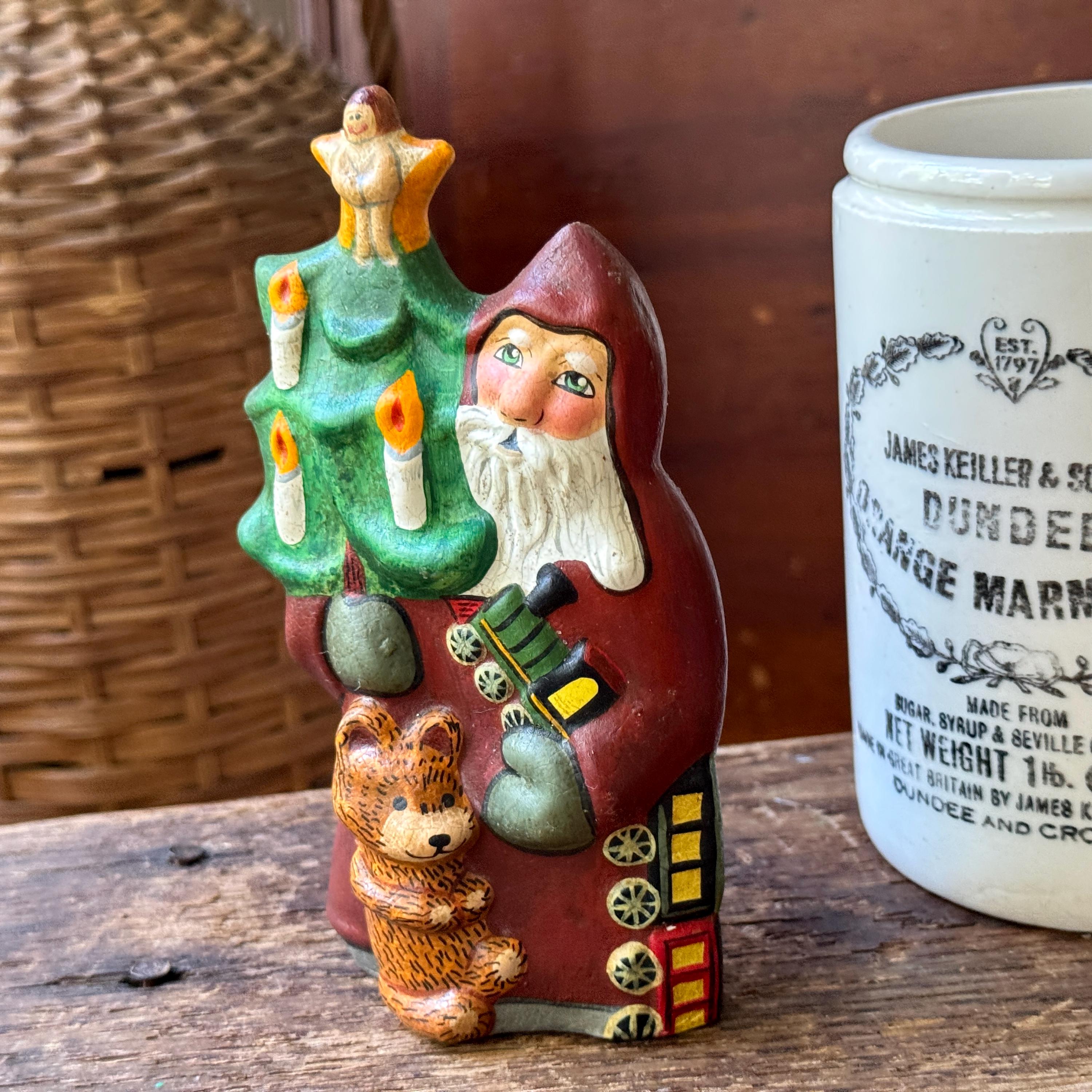 Vaillancourt folk Art Santa 2010-88
