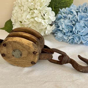 Vintage Wood Pulley With Iron Hook Rustic Primitive Salvage Industrial Nautical Metal Star Decor