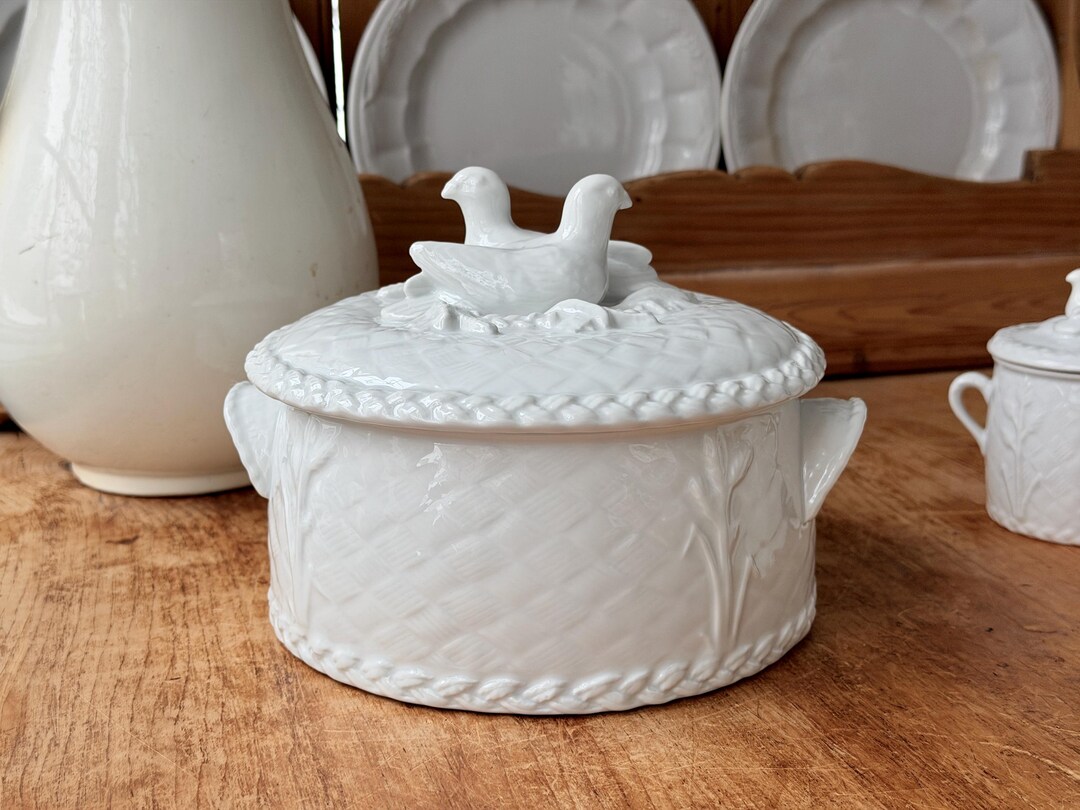 Royal Worcester Gourmet Covered Casserole Embossed Basketweave