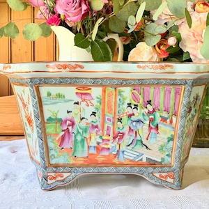 Maceta china grande vintage, jardinera rectangular con figuras de medallones de rosas.