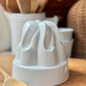 Vintage White Pottery Pudding Jello Mold Graham Kerr Galloping Gourmet Holland Farmhouse Decor
