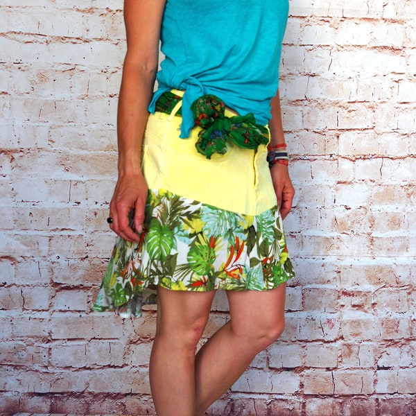 Upcycling Short Denim Skirt / Yellow Flower Exotic // Jeans Skirt // Upcycling Jeans // Sustainable Fashion // Slow Fashion // Zero Waist