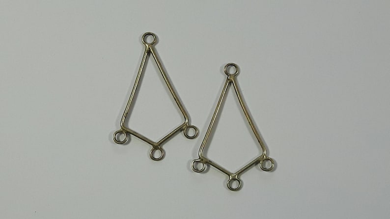 Supports for x 2 triangle shaped earrings