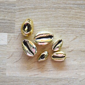 Golden cururi shells, pearls, pendants
