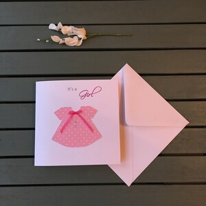Nuevo bebé - Es una niña, personalizada, ducha de bebé, padres orgullosos, abuelos, vestido rosa, azúcar y especias, arcos / perlas / diamantes, bebé niña