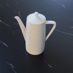 Vintage coffee pot by Seltmann-Weiden Bavaria W. Germany, original 1960s. Capacity 0.7 liters, approx. 19 cm high, with lid.