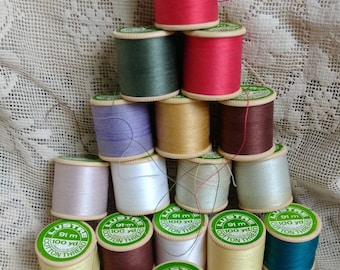 27 vintage wooden thread spools of assorted sizes!