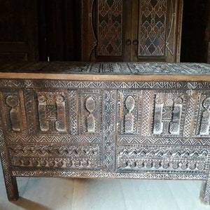 Primitive vintage wooden touareg african nomad sahara chest ethnic handmade bedroom wedding tradition gift tribal dowry chest  furniture