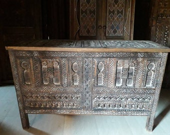 Primitive vintage wooden touareg african nomad sahara chest ethnic handmade bedroom wedding tradition gift tribal dowry chest  furniture