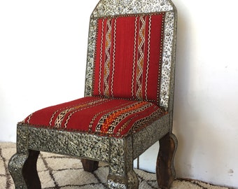 Exquisite vintage handmade silver metal chair moroccan berber kilim chair for bedroom living room ethnic Touareg kilim rug chair