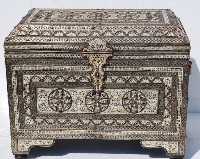 Royal Vintage white bone inlay chest bedroom trunk moroccan furniture chest wedding gift middle eastern decor