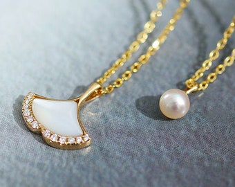 18K Yellow Gold Natural Seawater Pearl & White Diamond Necklace, Handmade Fin Necklace, Gift for Her, Anniversary Gift Idea, Ocean Jewelry