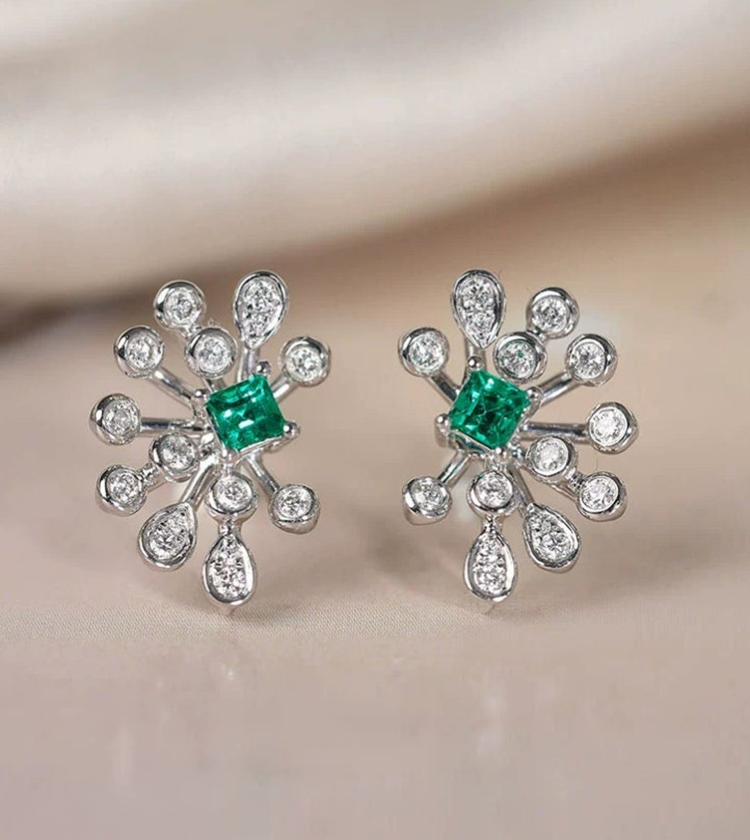 Cluster Desgin Emerald & White Diamonds PT 950 Earring, Flower Green