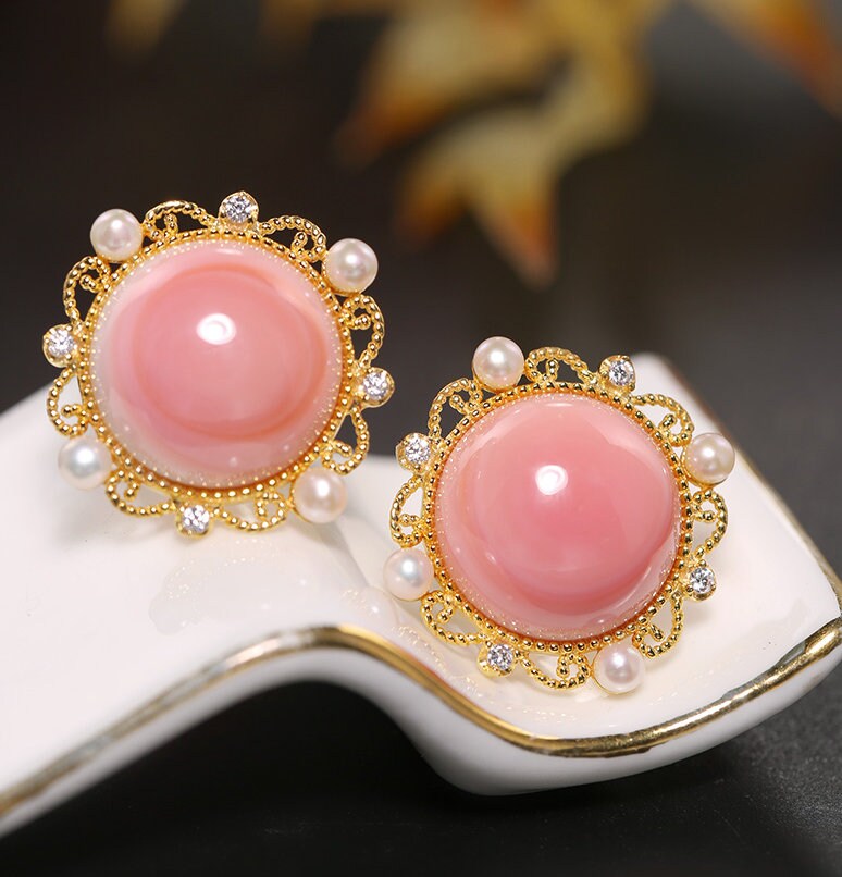 Superior Conch Pearl Shell White Pearl Beaded Earrings Sakura