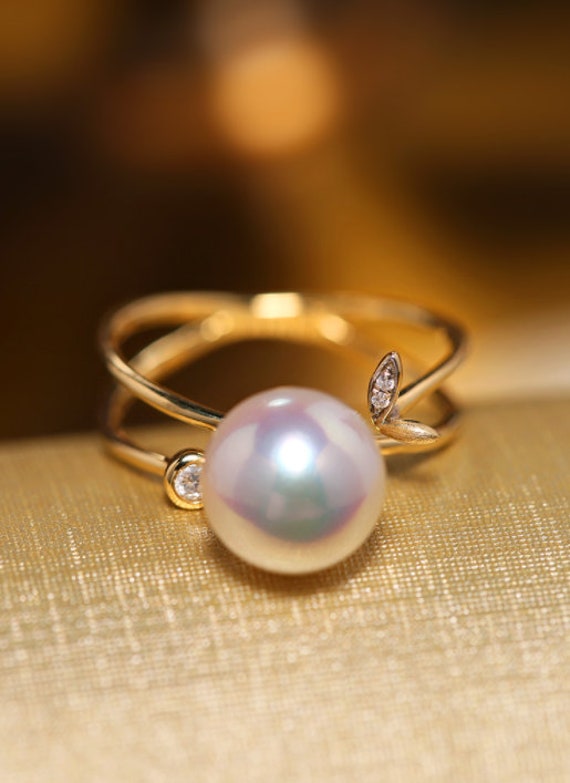 14 Karat Gold Akoya Pearl Elegance Ring - One of a Kind Spiral