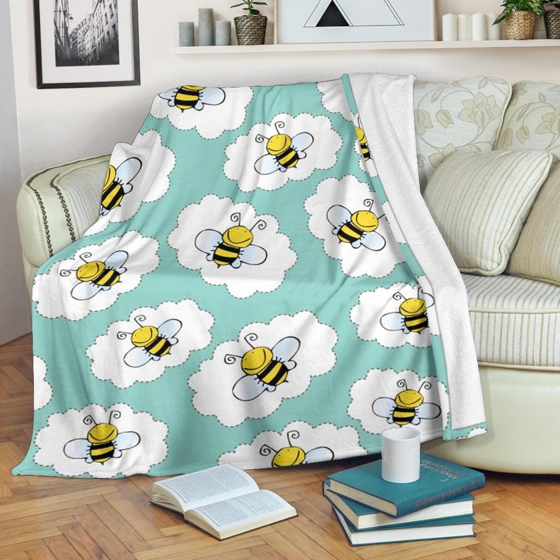 Meadow Inspired Bee Quilted Blanket NCU0PD008