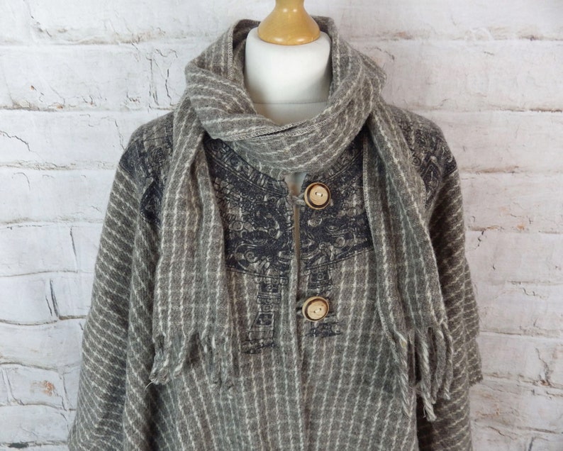 Vintage Acapulco Mexican pure wool check cape cloak poncho scarf immaculate Size 10 12 14 16 UK brown fringed Grace and Garbo blogger