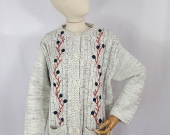 Vintage gemêleerd grijs kabelgebreid vest: handgeborduurde bloemenranken, zakken, borst: 48"
